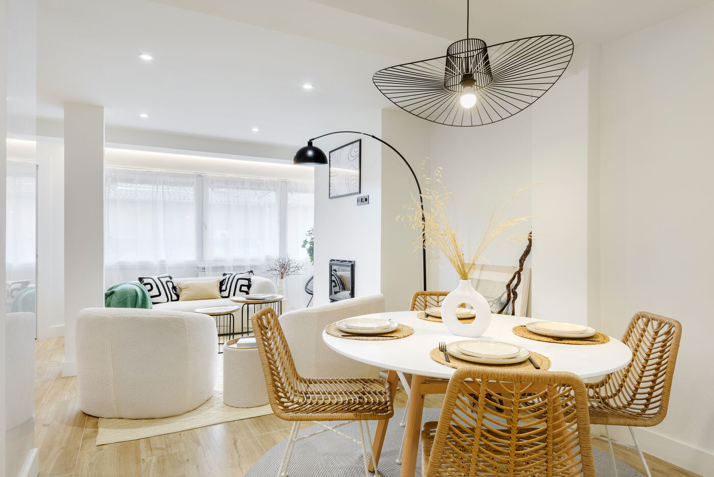Salón y comedor en espacio abierto